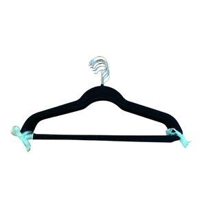 Black Velvet Hangers‎